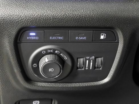 Used 2023 Jeep Grand Cherokee Summit w/ Advanced Protech Group IV AWD/4WD image 27