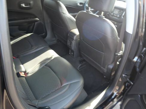 Used 2018 Jeep Compass Latitude w/ Cold Weather Group AWD/4WD image 22