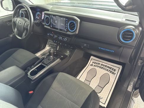Used 2020 Toyota Tacoma TRD Sport w/ Technology Package image 28