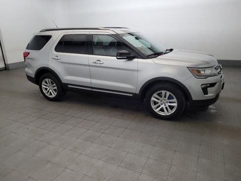 Used 2018 Ford Explorer XLT w/ Equipment Group 202A image 11