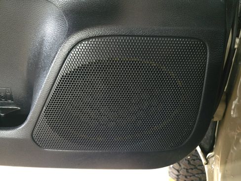 Used 2018 Toyota Tacoma TRD Off-Road w/ Technology Package image 23