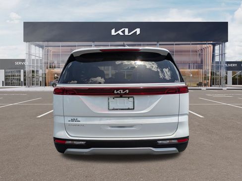 Certified 2024 Kia Carnival LX FWD image 5