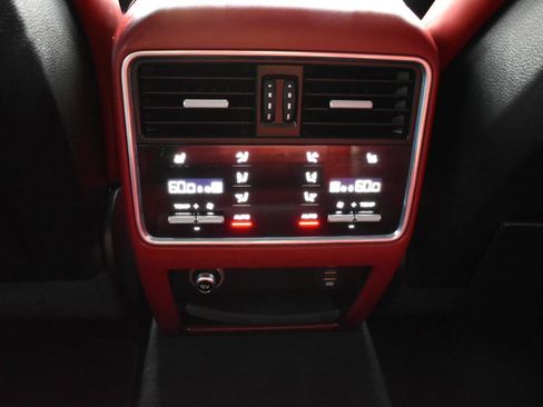 Used 2019 Porsche Cayenne AWD/4WD image 40