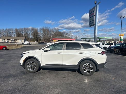Used 2024 Kia Sportage LX image 7