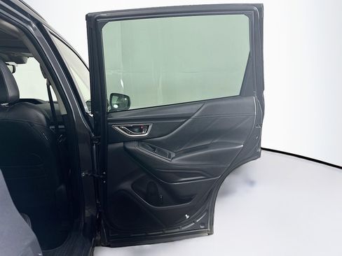 Used 2020 Subaru Forester Limited image 31