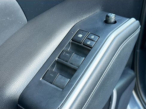 Used 2022 Toyota Highlander XLE image 17