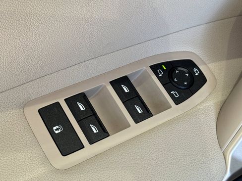 Certified 2025 BMW iX xDrive50 AWD/4WD image 13