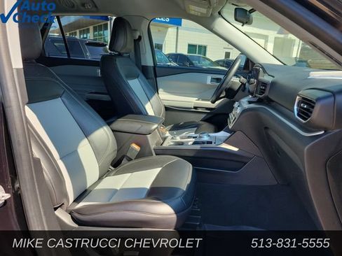 Used 2022 Ford Explorer XLT w/ Equipment Group 202A AWD/4WD image 26