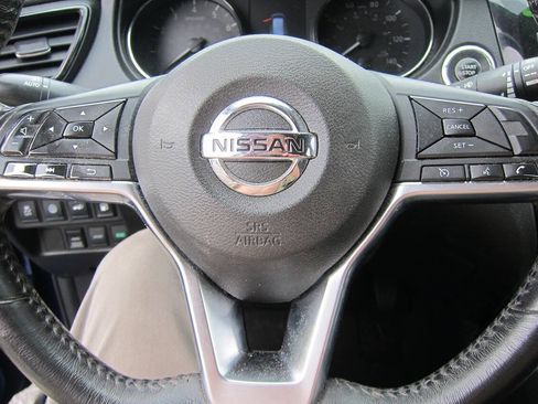 Used 2019 Nissan Rogue SV AWD/4WD image 9