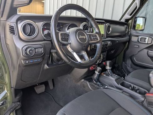 Used 2022 Jeep Wrangler Unlimited Rubicon 4xe w/ Cold Weather Group AWD/4WD image 2