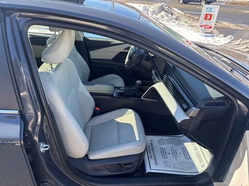 Used 2025 Toyota Camry XLE w/ Premium Plus Package image 15