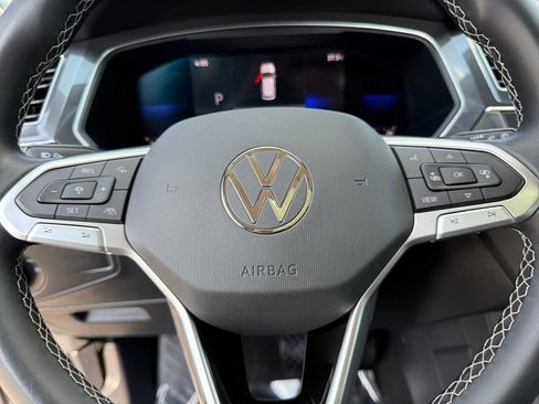 Used 2023 Volkswagen Tiguan SE FWD image 21