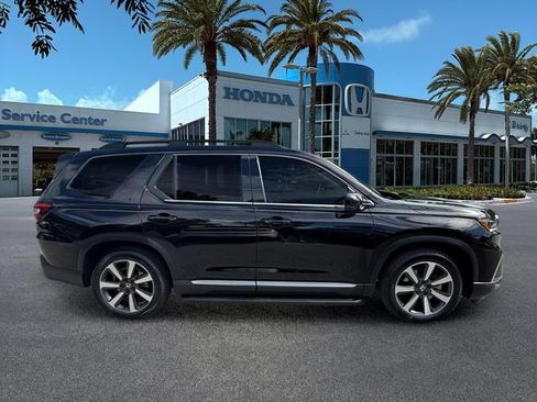 Certified 2024 Honda Pilot Touring image 9