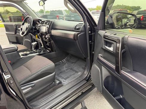 Used 2018 Toyota 4Runner TRD Off-Road image 15