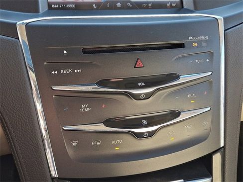 Used 2013 Lincoln MKS AWD image 16