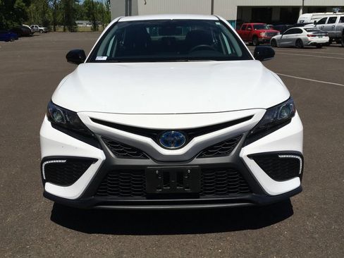 Used 2024 Toyota Camry SE FWD image 9