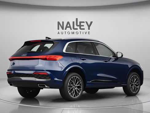 Used 2025 Audi Q5 Premium w/ Convenience Package image 3