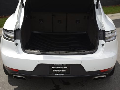 Certified 2021 Porsche Macan AWD/4WD image 38