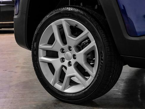 Used 2021 Jeep Renegade Latitude AWD/4WD image 42
