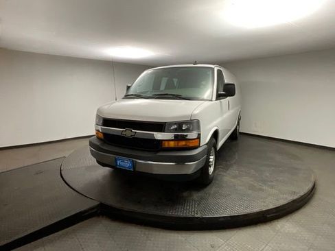 Used 2017 Chevrolet Express 3500 RWD image 3