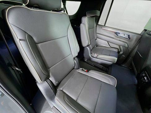 New 2025 Chevrolet Suburban Premier image 31