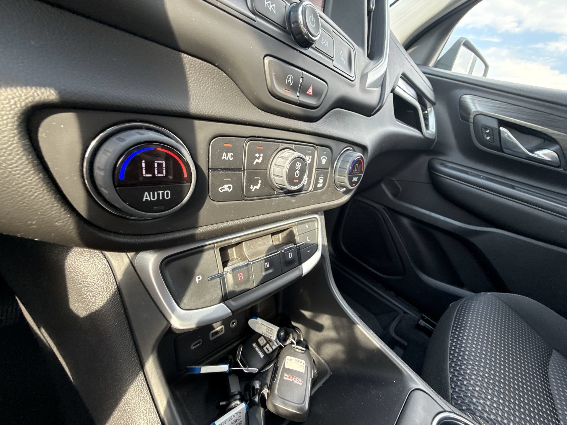 Used 2023 GMC Terrain SLE w/ Driver Convenience Package FWD image 22