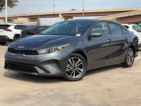 Used 2024 Kia Forte LXS w/ LXS Technology Package image 2