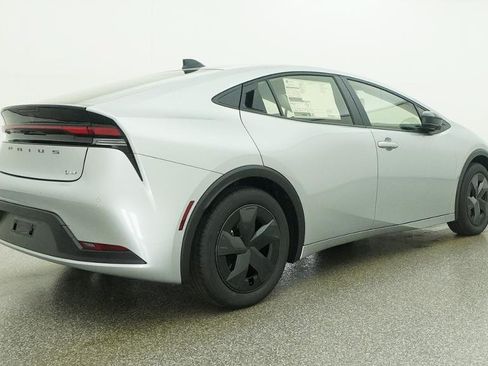 New 2026 Toyota Prius LE FWD image 17
