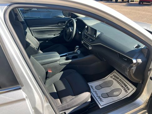 Used 2024 Nissan Altima 2.5 S image 11