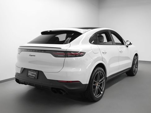 Certified 2023 Porsche Cayenne Platinum Edition image 12