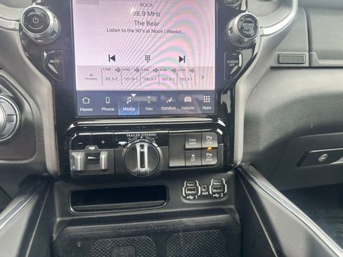 Used 2022 RAM 1500 Laramie AWD/4WD image 30