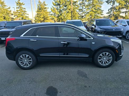 Used 2018 Cadillac XT5 Luxury w/ Driver Awareness Package image 6