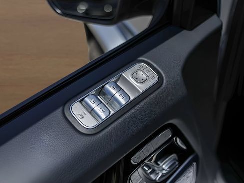 Used 2025 Mercedes-Benz G 550 image 23