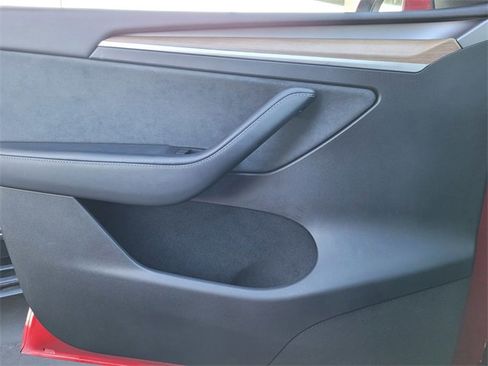 Used 2023 Tesla Model Y Performance image 14