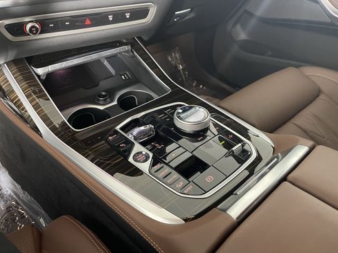 Used 2025 BMW X7 M60i image 18