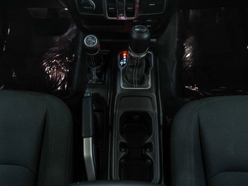 Used 2018 Jeep Wrangler Unlimited Sahara w/ Cold Weather Group AWD/4WD image 18