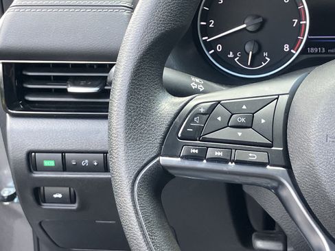 Used 2024 Nissan Sentra SV FWD image 21