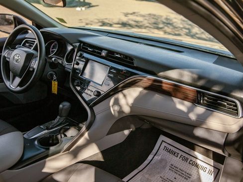 Used 2018 Toyota Camry LE image 11