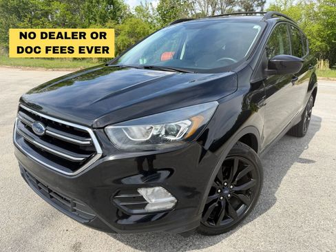 Used 2017 Ford Escape SE w/ Equipment Group 201A image 1