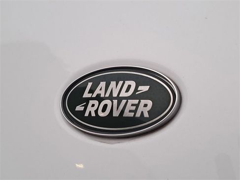 Used 2024 Land Rover Discovery Metropolitan Edition image 10