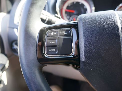 Used 2017 Dodge Grand Caravan SXT w/ Driver Convenience Group FWD image 21