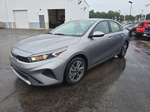 Used 2023 Kia Forte LXS w/ LXS Technology Package FWD image 3