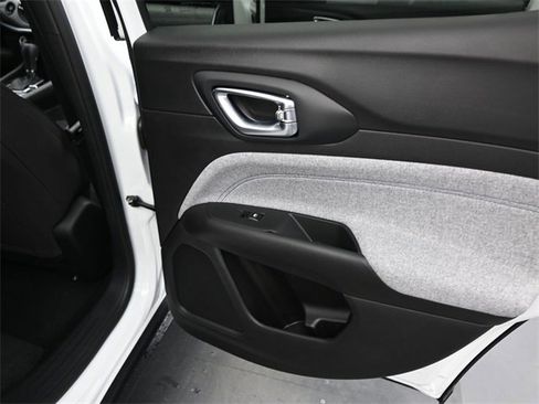 Used 2025 Jeep Compass Sport image 14
