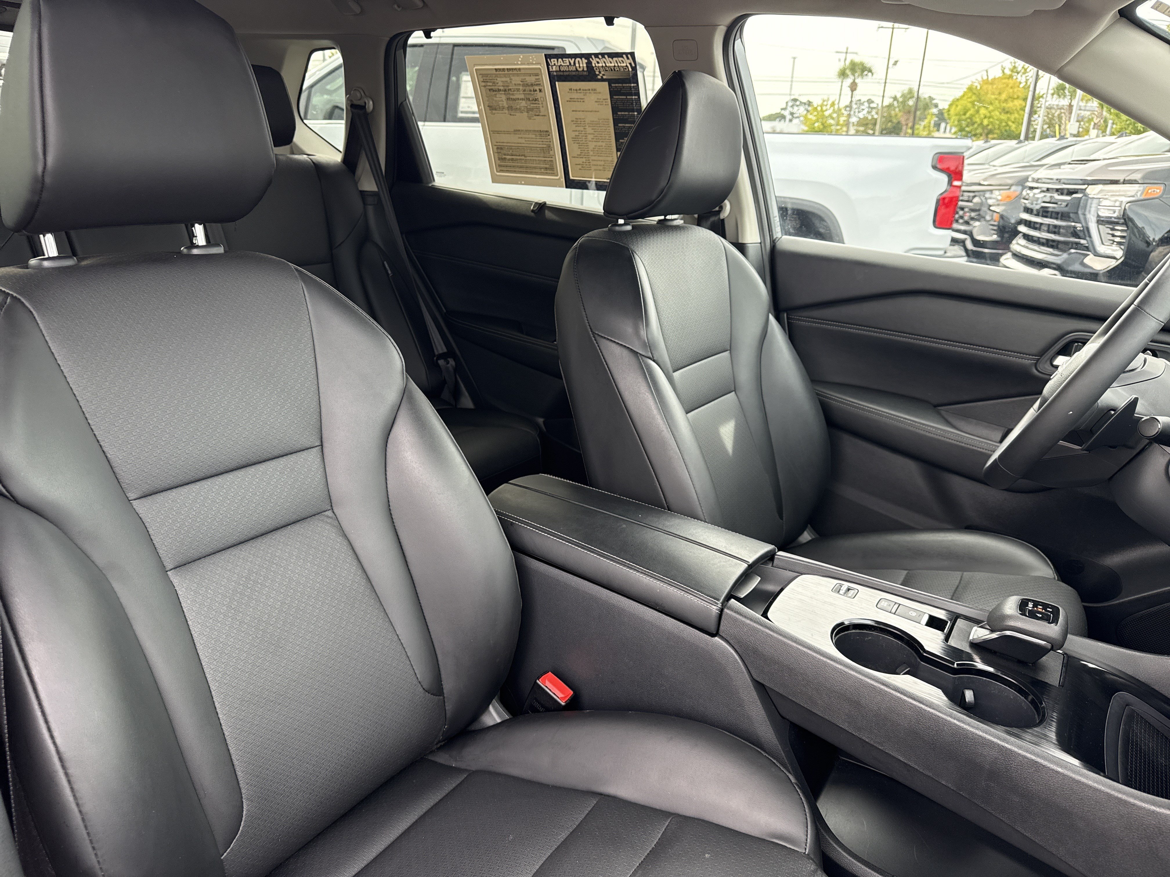 Used 2026 Nissan Rogue SV w/ SV Premium Package FWD image 32