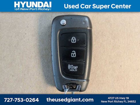 Used 2020 Hyundai Santa Fe SE FWD image 32