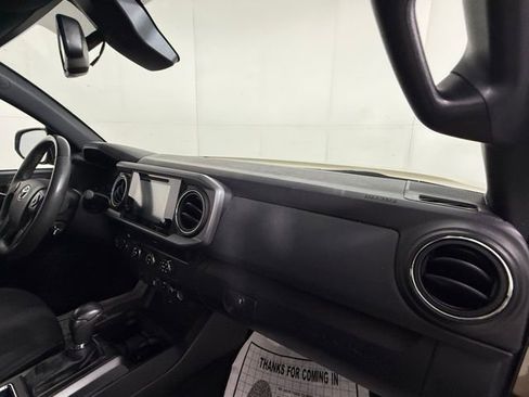 Used 2019 Toyota Tacoma TRD Off-Road AWD/4WD image 34