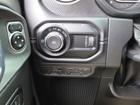 Used 2025 Jeep Wrangler Unlimited Rubicon 392 image 25