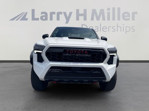 Used 2025 Toyota Tacoma TRD Pro AWD/4WD image 8