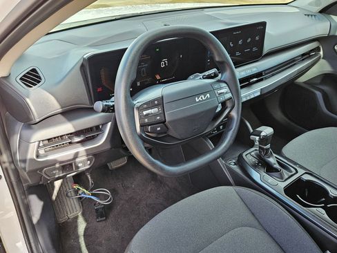 Used 2025 Kia K4 FWD image 16