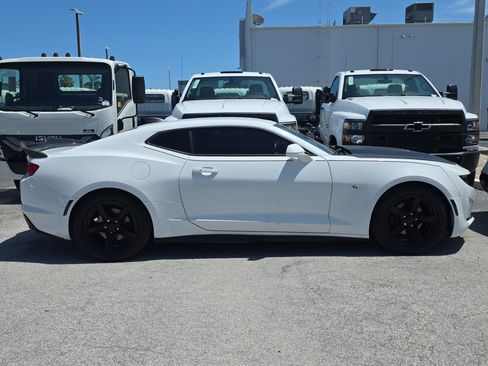 Used 2019 Chevrolet Camaro LT RWD image 3